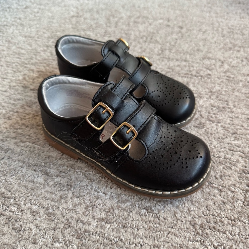 L’Amour Black Leather toddler shoes, size 10